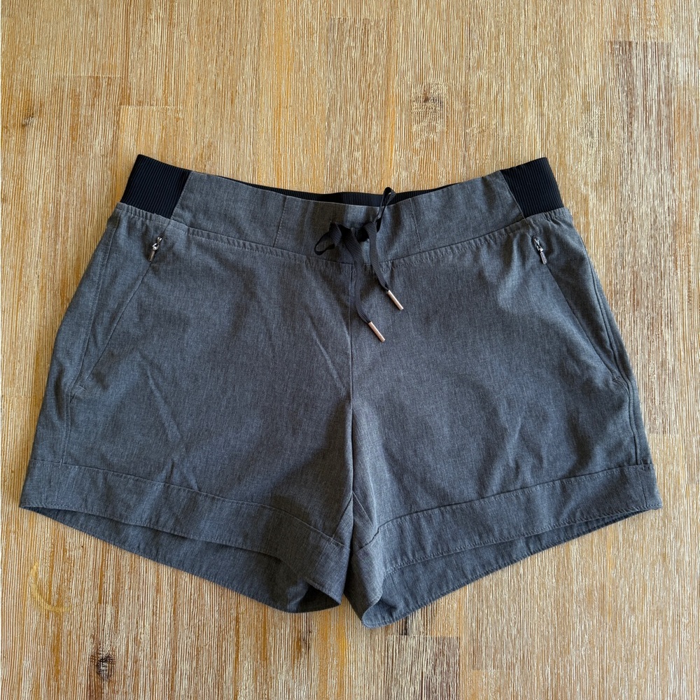 Calia by Carrie Underwood stretchy shorts